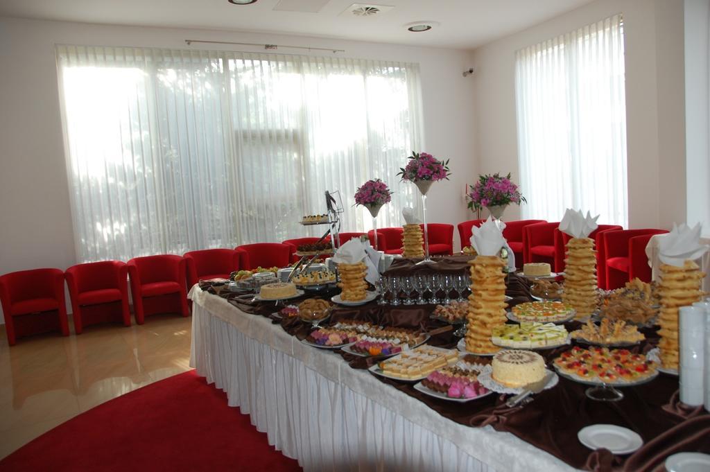 Hotel Unibus บิเอลส์ค พอดลาสกี ภายนอก รูปภาพ