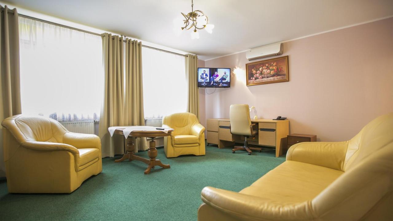 Hotel Unibus บิเอลส์ค พอดลาสกี ภายนอก รูปภาพ