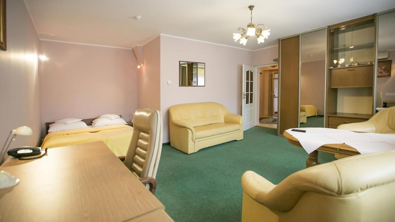 Hotel Unibus บิเอลส์ค พอดลาสกี ภายนอก รูปภาพ