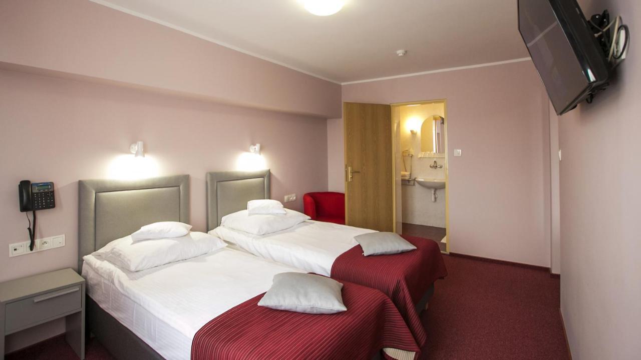Hotel Unibus บิเอลส์ค พอดลาสกี ภายนอก รูปภาพ