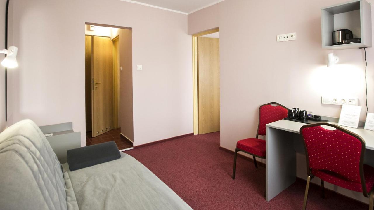 Hotel Unibus บิเอลส์ค พอดลาสกี ภายนอก รูปภาพ