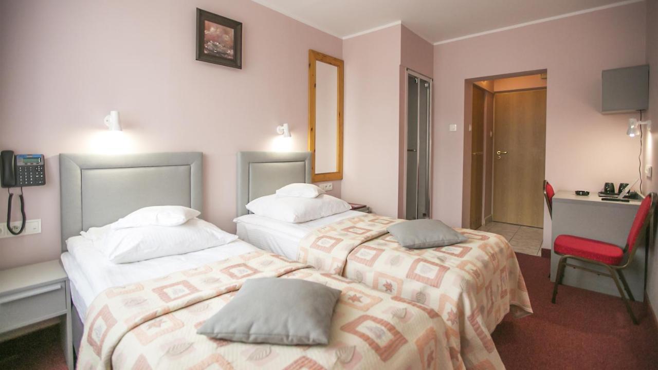 Hotel Unibus บิเอลส์ค พอดลาสกี ภายนอก รูปภาพ