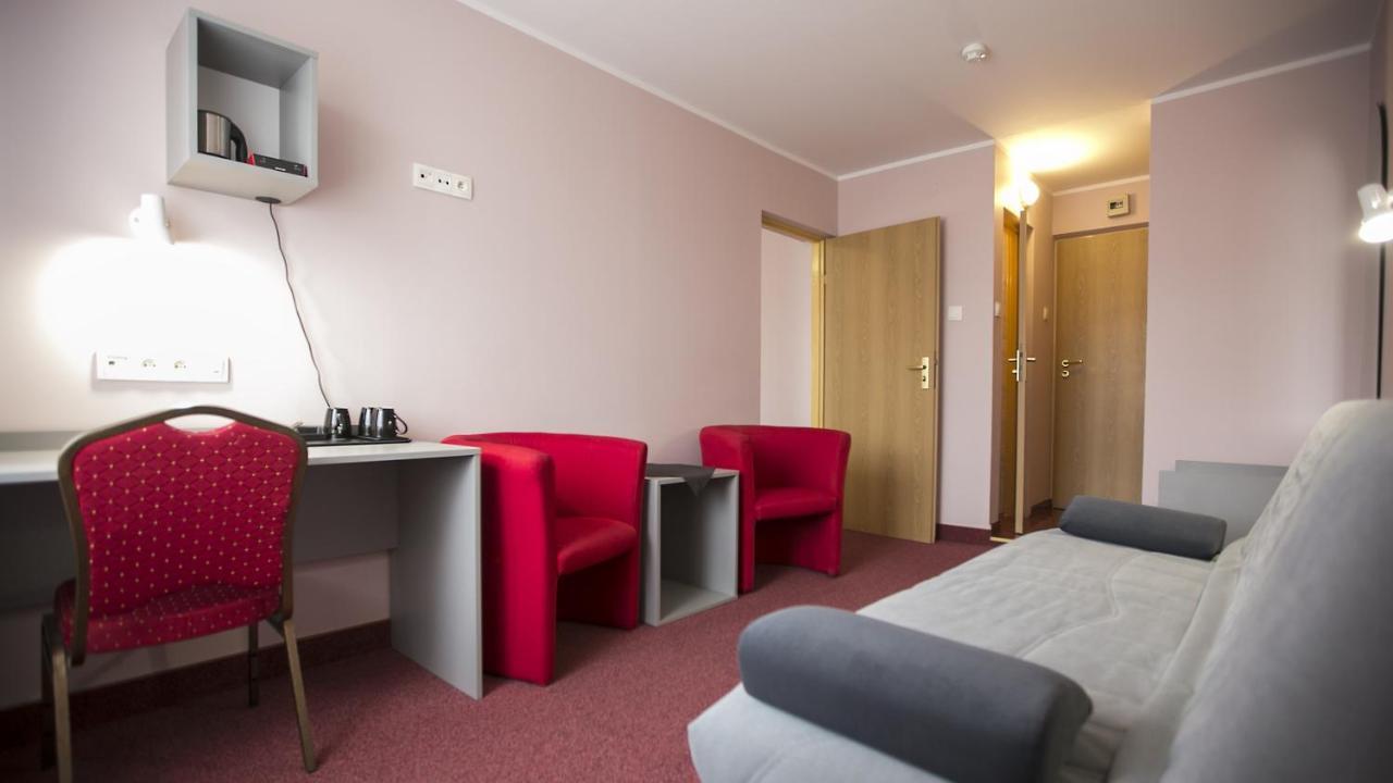 Hotel Unibus บิเอลส์ค พอดลาสกี ภายนอก รูปภาพ