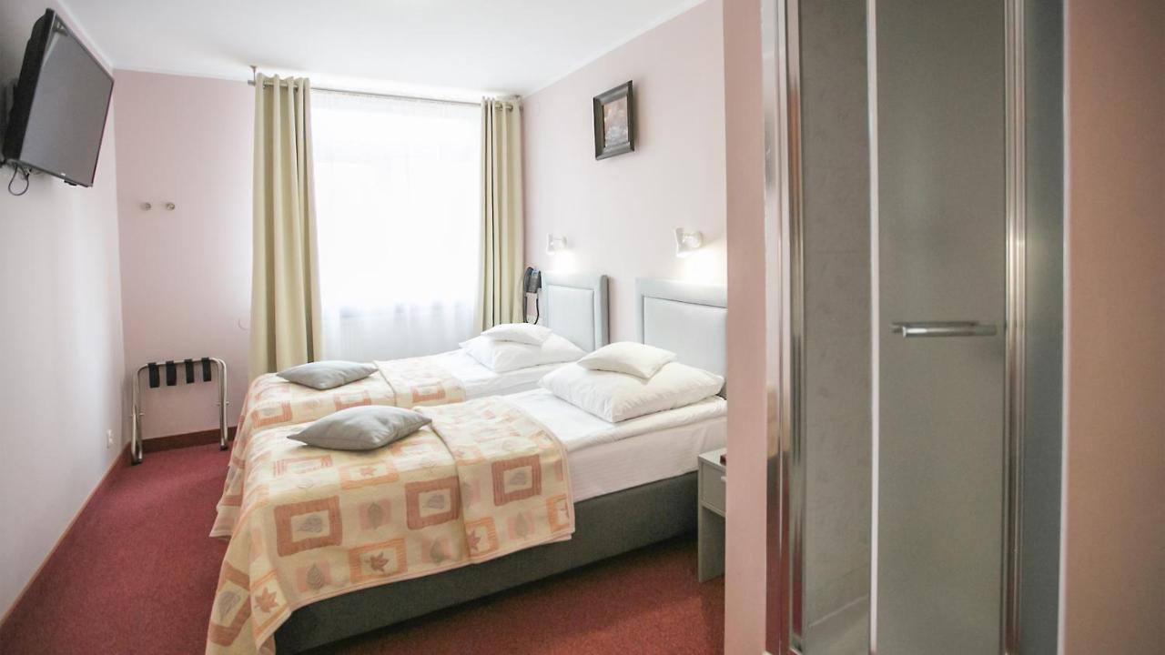 Hotel Unibus บิเอลส์ค พอดลาสกี ภายนอก รูปภาพ