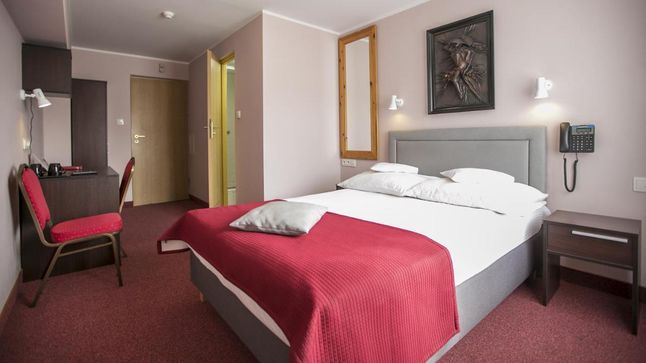 Hotel Unibus บิเอลส์ค พอดลาสกี ภายนอก รูปภาพ