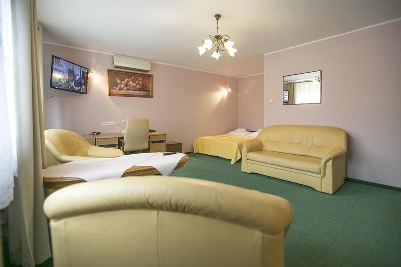 Hotel Unibus บิเอลส์ค พอดลาสกี ภายนอก รูปภาพ