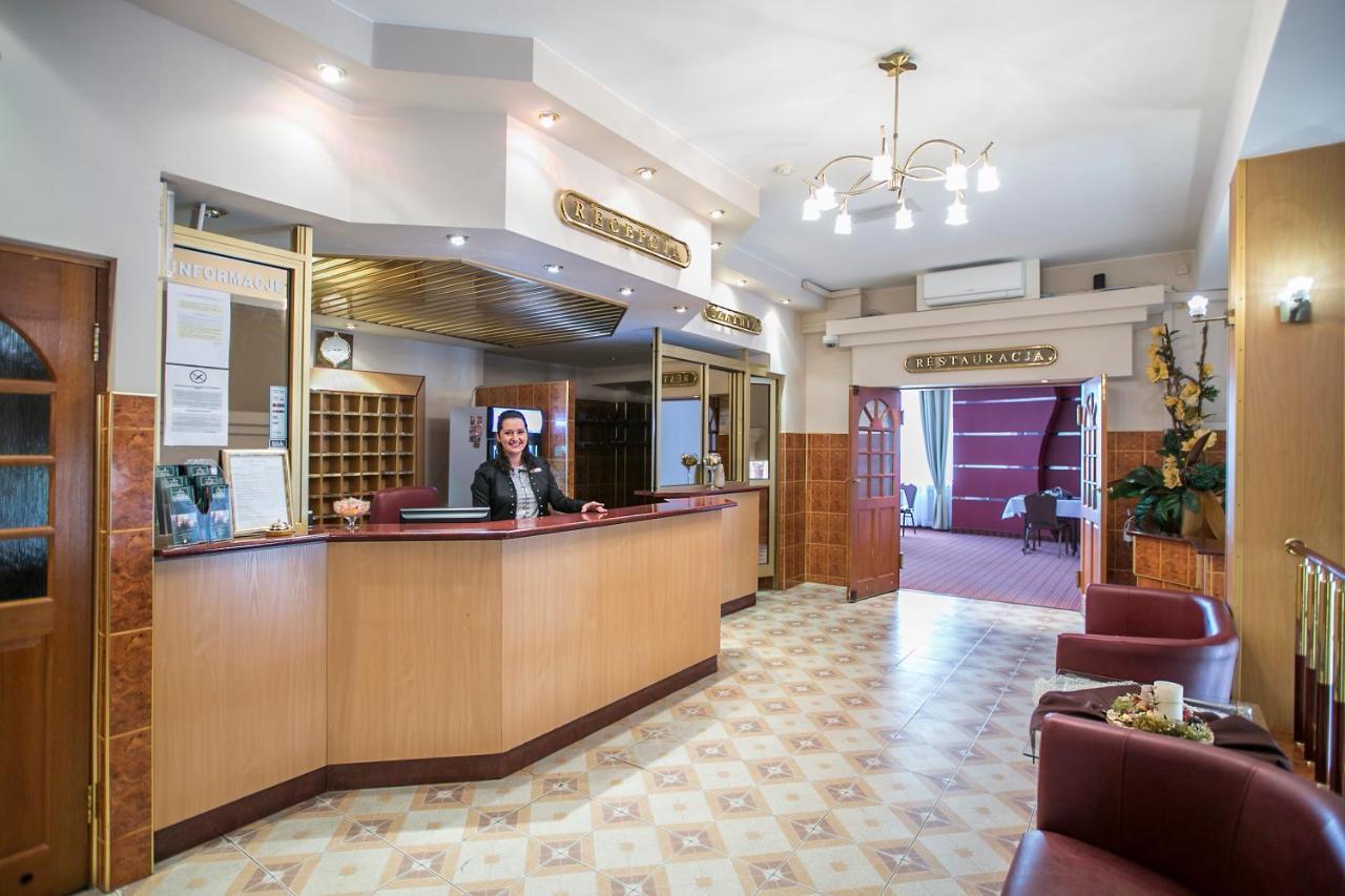 Hotel Unibus บิเอลส์ค พอดลาสกี ภายนอก รูปภาพ